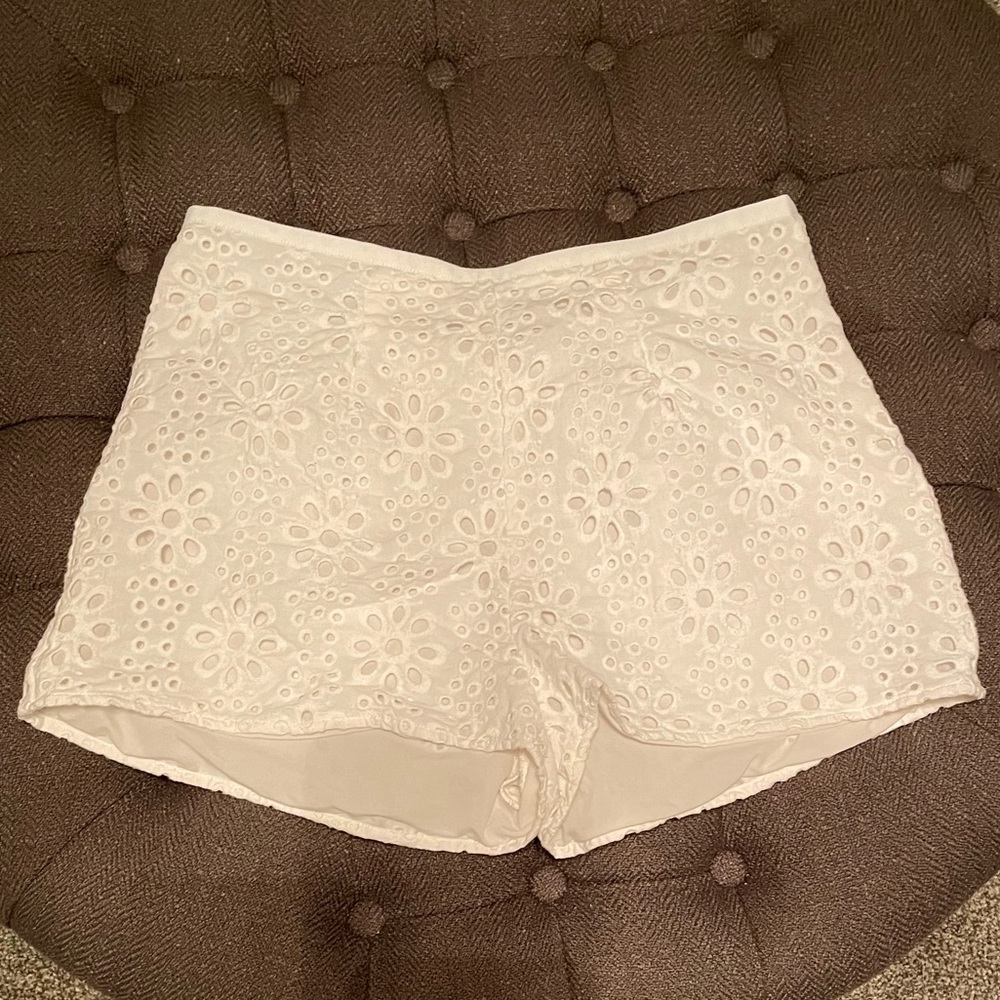 Dolce Vita White Eyelet Lace Shorts Size L